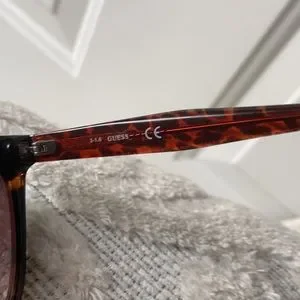 Guess GU 7520 Sunglasses. Dark Havana/Brown Mirror Guess | Accessories | Guess Gu 752 Sunglasses Dark  main image 4